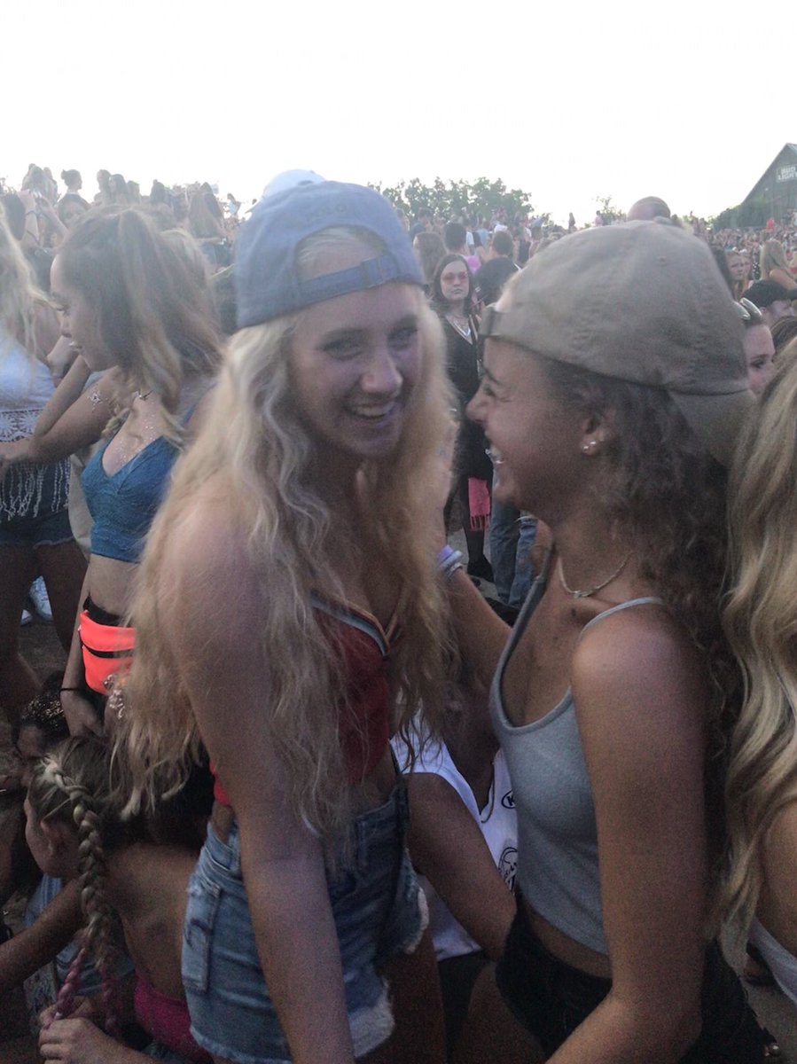 Happy birthday to my girl <a href="/Morgan_mac3/">Morgan MacDonald</a> love ya to pieces ❤️❤️  Can’t wait for more fun times ur the best😘 #QueenOfDecember