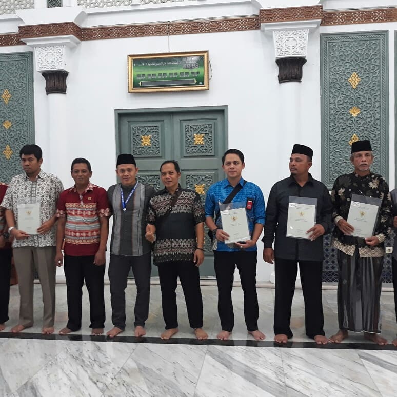 arinaldi0333's tweet photo. Gladi Persiapan penyerahan sertipikat Tanah Wakaf, Kanwil BPN Prov Aceh Oleh Presiden RI.
#tertiptanahwakaf #KerjaBerdampak #kerjabersama
#bpnkinilebihbaik #senangmemudahkan
@atr_bpn @abenkandi @loso_judijanto @bahrun_ayi @djalil_sofyan @atr_bpnaceh https://t.co/qqeVbxvHpo
