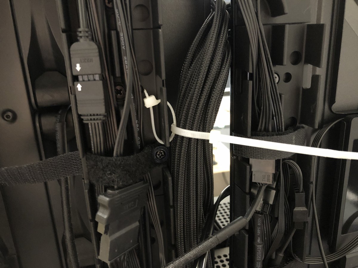 fzoi77's tweet image. #cableMod 難関だったけど #H700i になんとか押し込めた

#NZXT