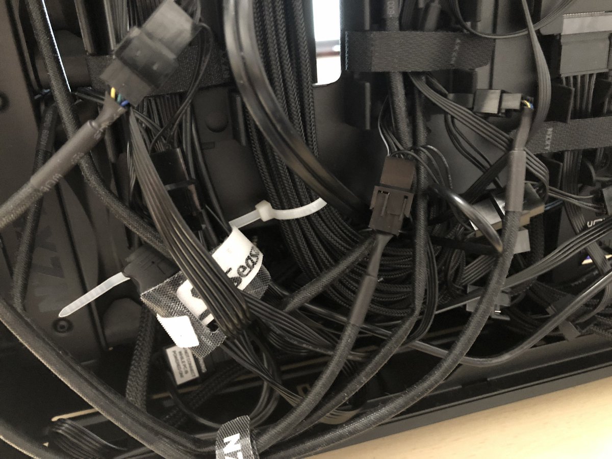 fzoi77's tweet image. #cableMod 難関だったけど #H700i になんとか押し込めた

#NZXT