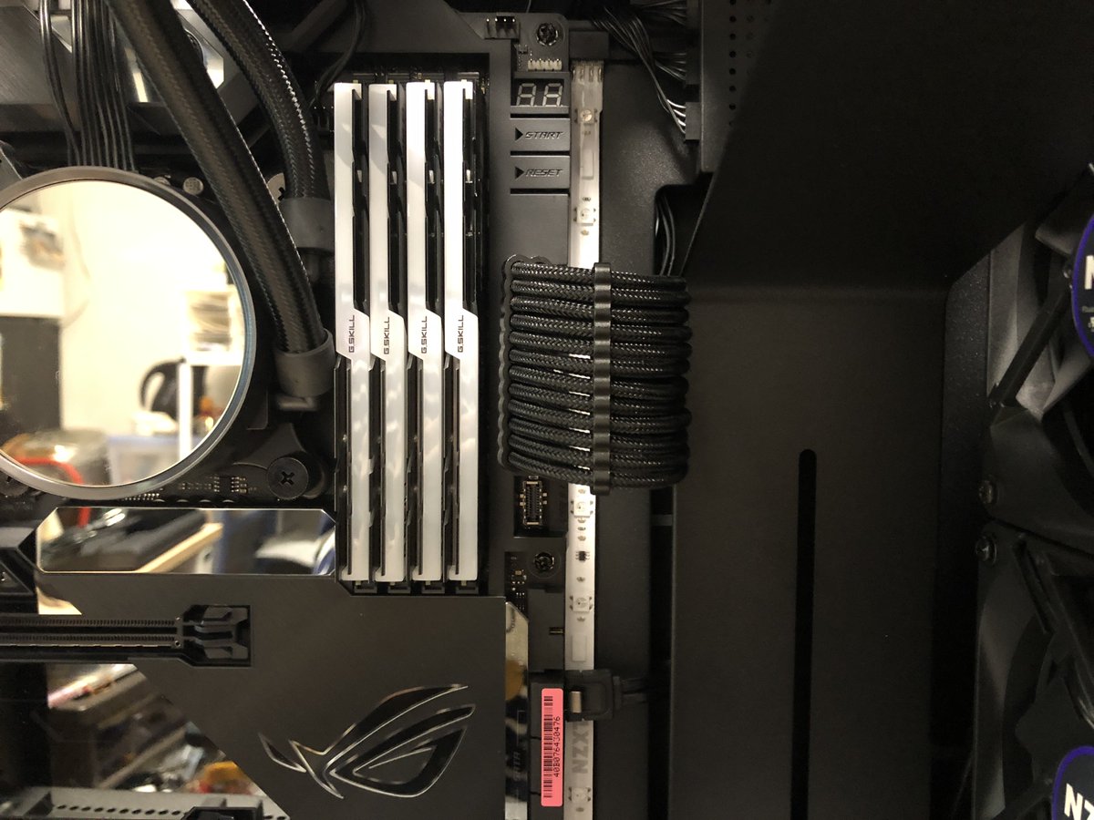 fzoi77's tweet image. #cableMod 難関だったけど #H700i になんとか押し込めた

#NZXT