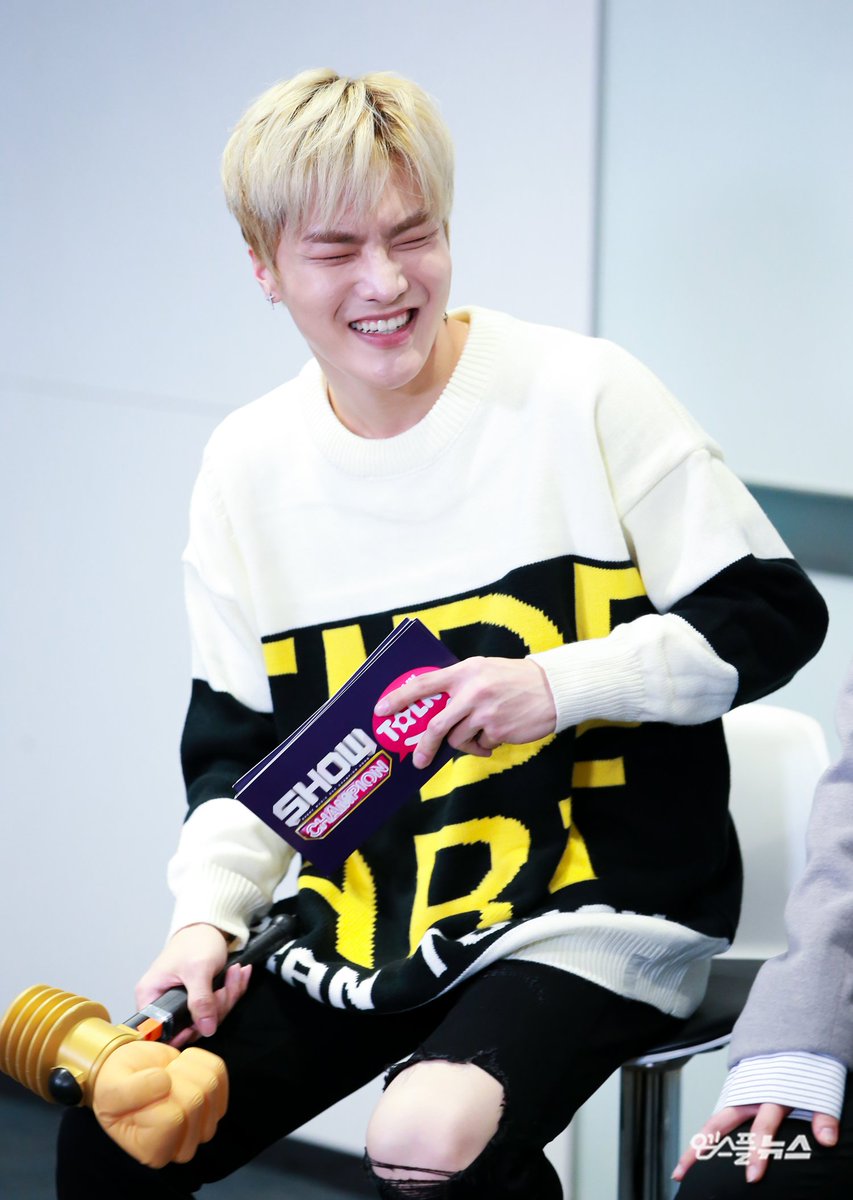 look_idol's tweet photo. 술술술 쏟아지는 제2외국어
넘사벽 순발력+덕력 부르는 센스

이 모든 게 #빅플로 #렉스 #이야기 @BigFlo_official 

더 많은 사진 보고 싶다면 
@look_idol Follow 팔로우 미!

고화질 📸 ▶ https://t.co/3BFCSsOJdv https://t.co/TXczXEiHxS