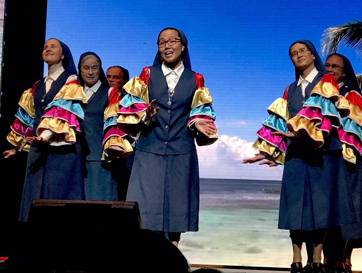 LakersJo's tweet photo. When you get into the #Christmas Spirit by watching the original #SisterAct live thanks to @DaughterStPaul #GloriousNightConcert #PaulineAwesome #FunNuns #TheRockettesInHabit #Rockettes #MediaNuns #SingingNuns #MyFriendsAreNunsAndPriests https://t.co/q4KDVoau0R