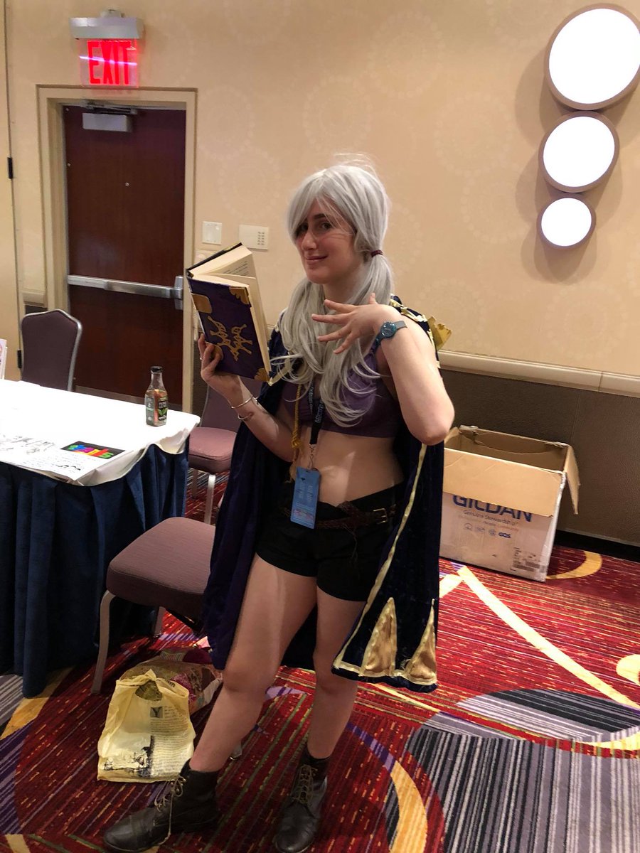 Fereael's tweet photo. Forgot to post these from over the summer, but here are some pics of my spontaneous Summer Robin cosplay from Liberty City Anime Con! The wig is actually from Corrin and I originally made the jacket for my Morgan cosplay. #Grima #Summerrobin #FireEmblemHeroes #FEH https://t.co/UJseaG19oR