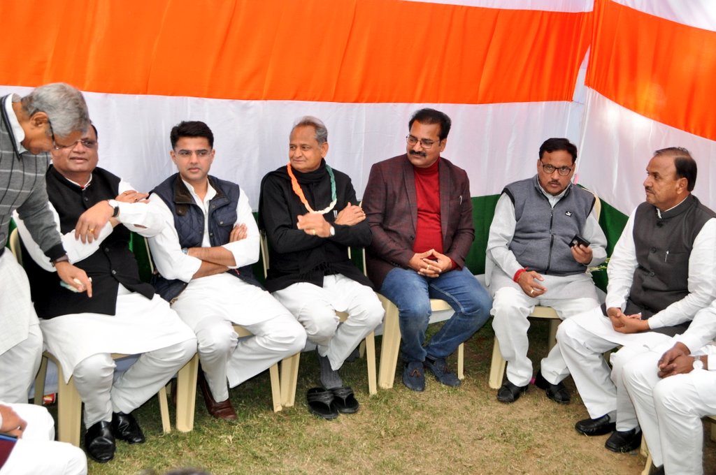 ashokgehlot51's tweet image. During meeting at residence to discuss the arrangements and preparations of oath-taking ceremony.