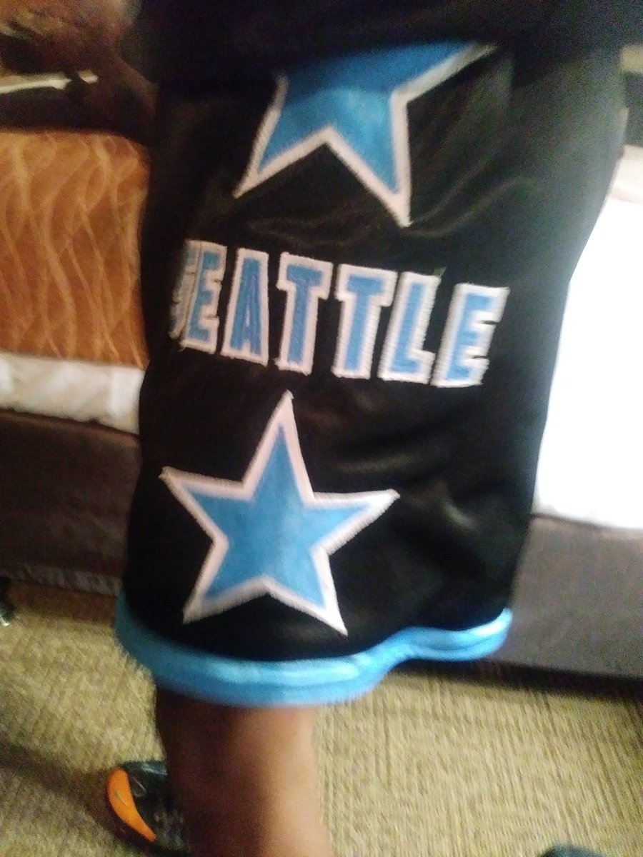 MrBomet's tweet photo. Kid said he ROCKING wit #5 for his FAVOURITE UNCLE @CHILLCONROY #Blessed1 https://t.co/GfcIuMnuPw