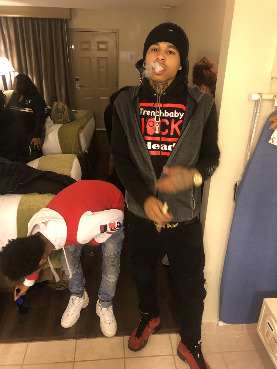 Glockhead_RICH's tweet photo. CANT CATCH THE OPPS IN LESS I GET ON THE INTERNET 👣#Trenchbaby #Glockhead https://t.co/Znk5TquMAa