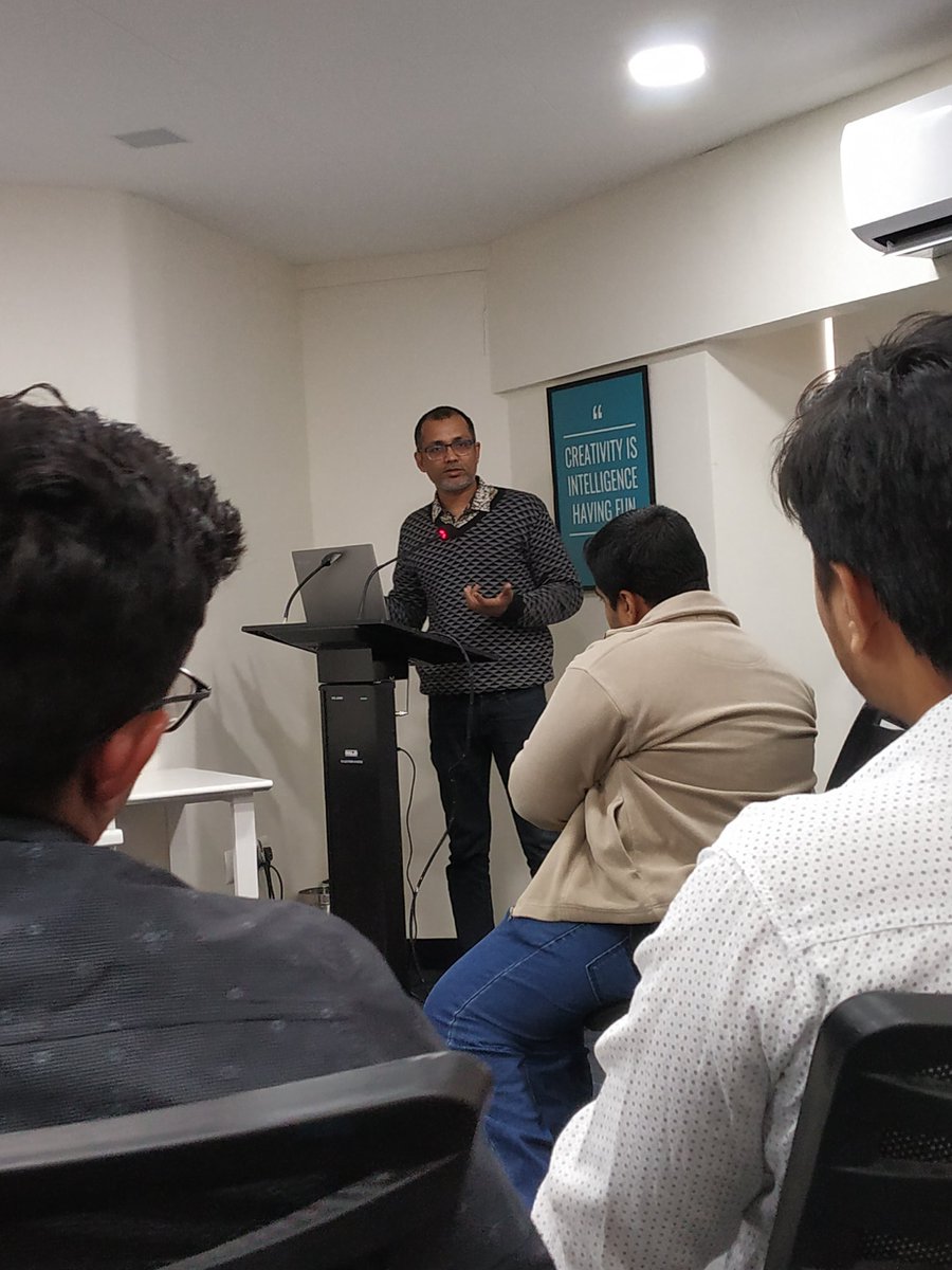 GanatraRonak's tweet photo. . @kumarmanish9 is on stage.
#DigitalMarketingDay #DMDay2018 https://t.co/jrA0KfjetM