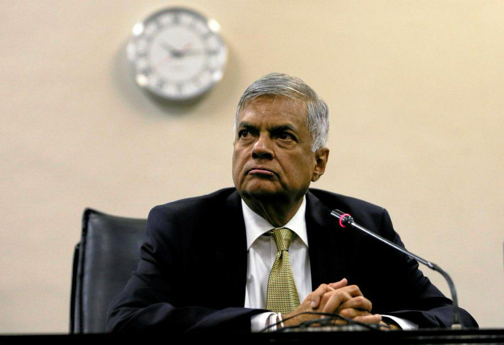 Sri Lanka's Wickremesinghe sworn in as PM before president: local media https://reut.rs/2CgzGfA