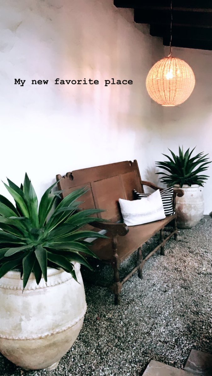 Instagramストーリーより💁🏼‍♀️

訳
1枚目) 次のステップは電気工の人がこの場所をライトアップさせるの！  

2枚目) 私の新たなお気に入りの場所