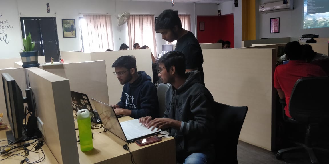 GDG_Gandhinagar's tweet photo. Explaining code by #flutterlive #codetime #flutterio #fluttercodelab #code #GDG #gdggnr https://t.co/EpvM5lPiao