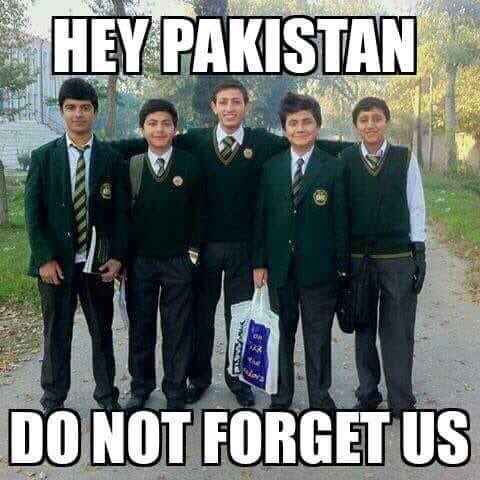 MaizaHameedMNA's tweet photo. Allah kisi Maa baap ko aisa din na dikhaye .. Ameen 
#APSChildren #APSMartyrs https://t.co/aFRWZgYmMg