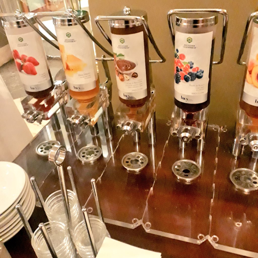 For all the UK hoteliers &amp; restaurants who have told me there is no alternative to little plastic packets of jams &amp; spreads, yes there is: breakfast buffet - pull down lever &amp; get your choice in little glass dish. No #plasticwaste #plasticpollution