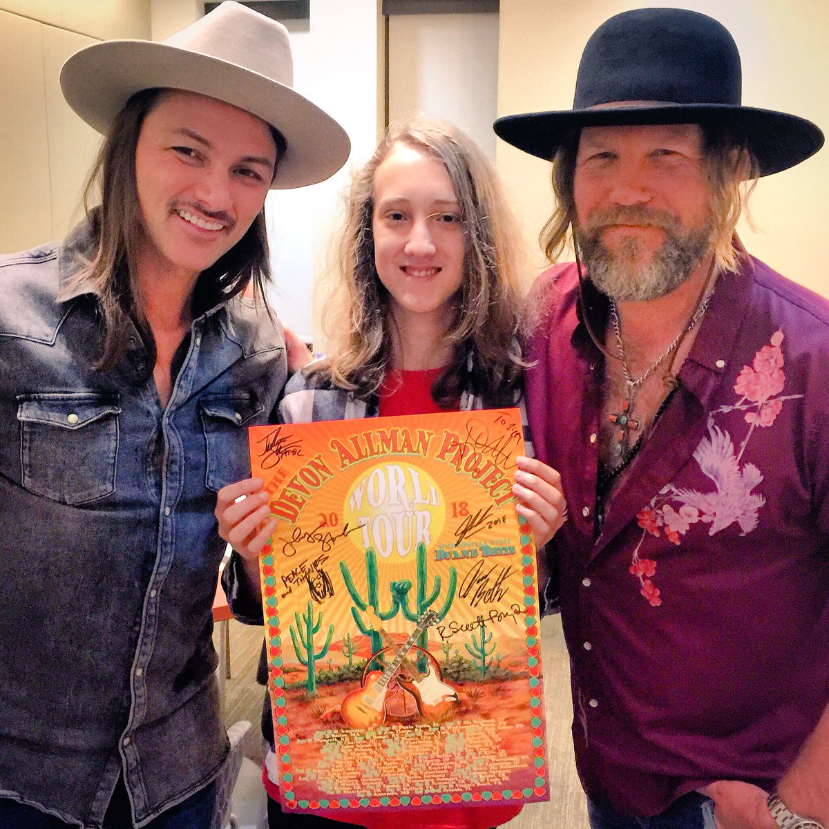 ZippyRiffs's tweet photo. Thanks to two of the nicest guys in business “Duane Betts & Devon Allman” also bad ass guitarists too .... great evening of music at MIM in Phoenix 🎸🎸 #DuaneBetts #ZippyRiffs #DevonAllman #AllmanBettsBand #DevonAllmanProject @devonallman @MrDuaneBetts @allmanbettsband 🌵🌵 https://t.co/f3GYvEPKxA