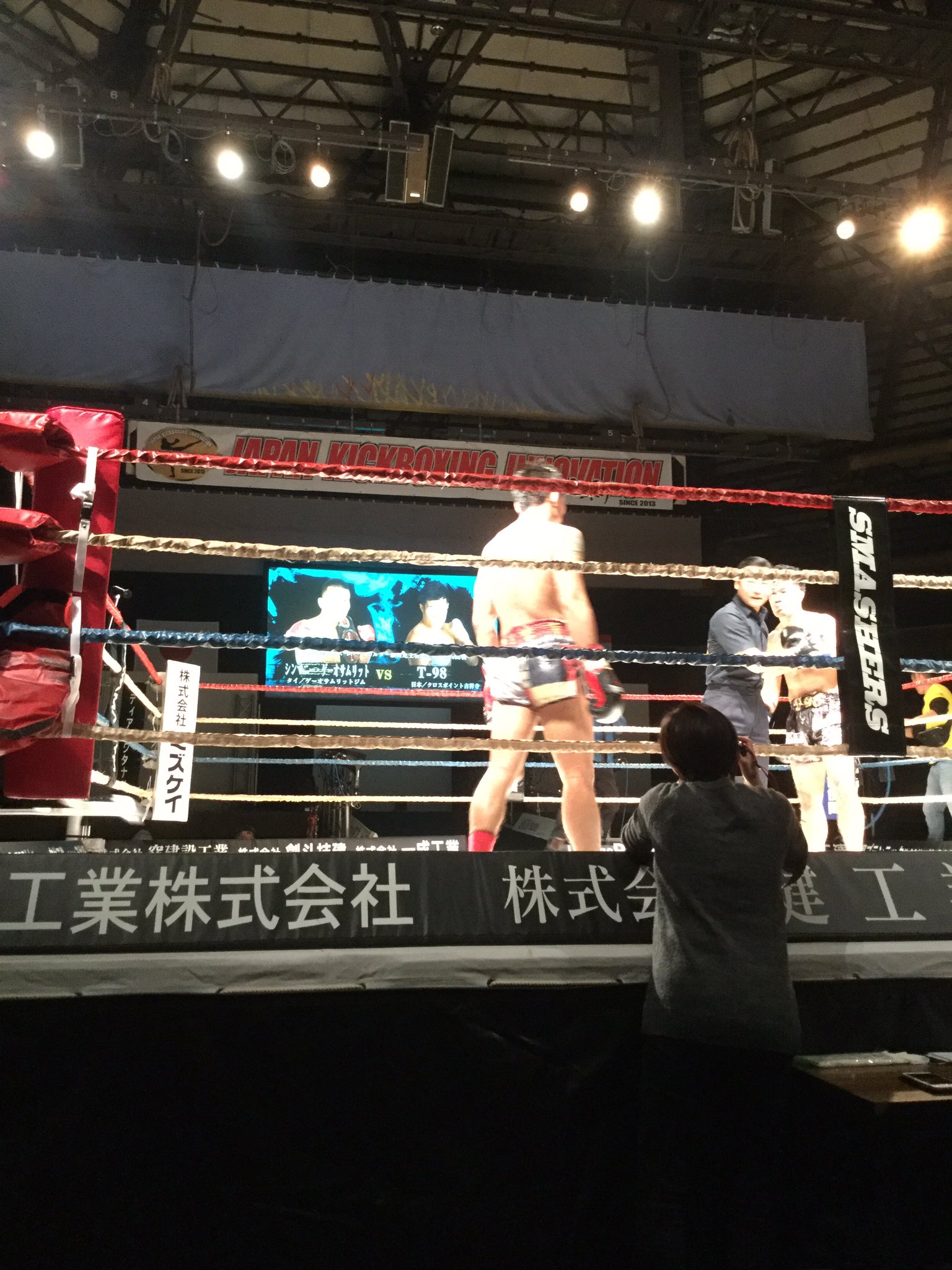 小野寺 力 岡山の地でシンマニーvs ｔ 98が見られる幸せ Knock Out解説者である石井宏樹を過去に完封勝利したシンマニーがパンチでダウンを奪って判定勝利 蹴りを出すタイミングは相変わらず素晴らしかった でもｔ98くんもローを効かせて健闘 見応え