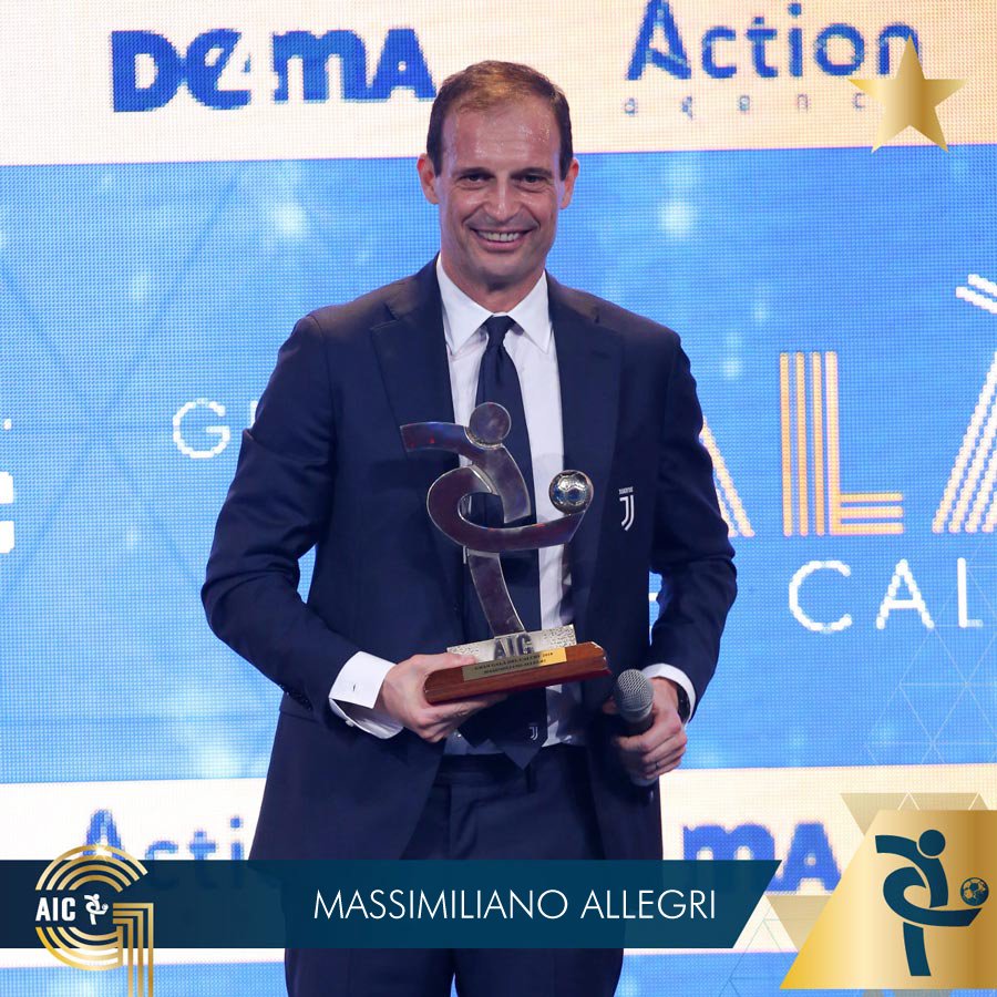 GranGalaAIC's tweet photo. L'allenatore ⚽️ più votato della stagione 2017/18🏅 è stato Massimiliano #ALLEGRI della #Juventus ⚪️⚫️.
📋 Tutti i premiati 👉🏻 https://t.co/KjE5rxAI18

⭐️ #GranGalàDelCalcio ⚽️ #GGDC #GGDC18 #GGDC2018 https://t.co/iaLSAIFODF