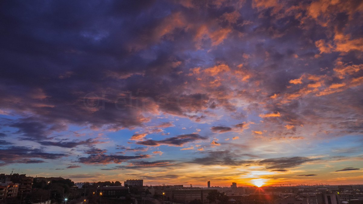 #amanecer #sortidadesol @javioru @cornella20 @btveltemps #324eltemps @SoniaPapell @EarthandClouds @AlfredRPico @QFerACornella || #Foto by 👉 @FGFuertes