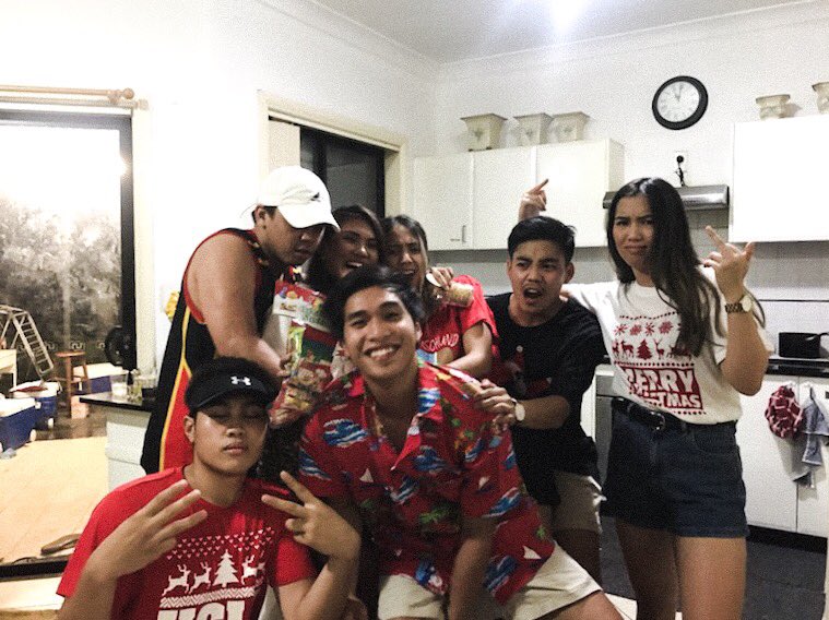_adzyy's tweet photo. Issa DASmas party #team2EZ https://t.co/efQn0nxMZI