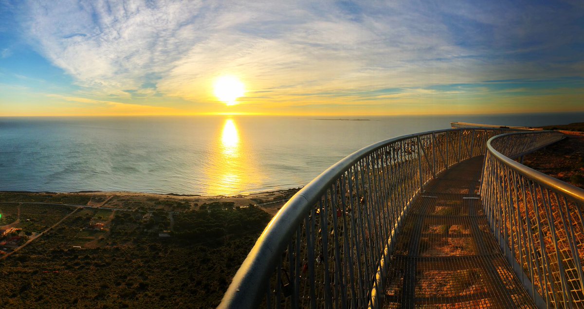 Ser_gioM's tweet photo. Amanecer desde el faro de Santa Pola #alicante #foto #fotografia #instafoto #photography #photo #faros #sunrise #turismo #lugaresconencanto https://t.co/nIdXmBzqCq