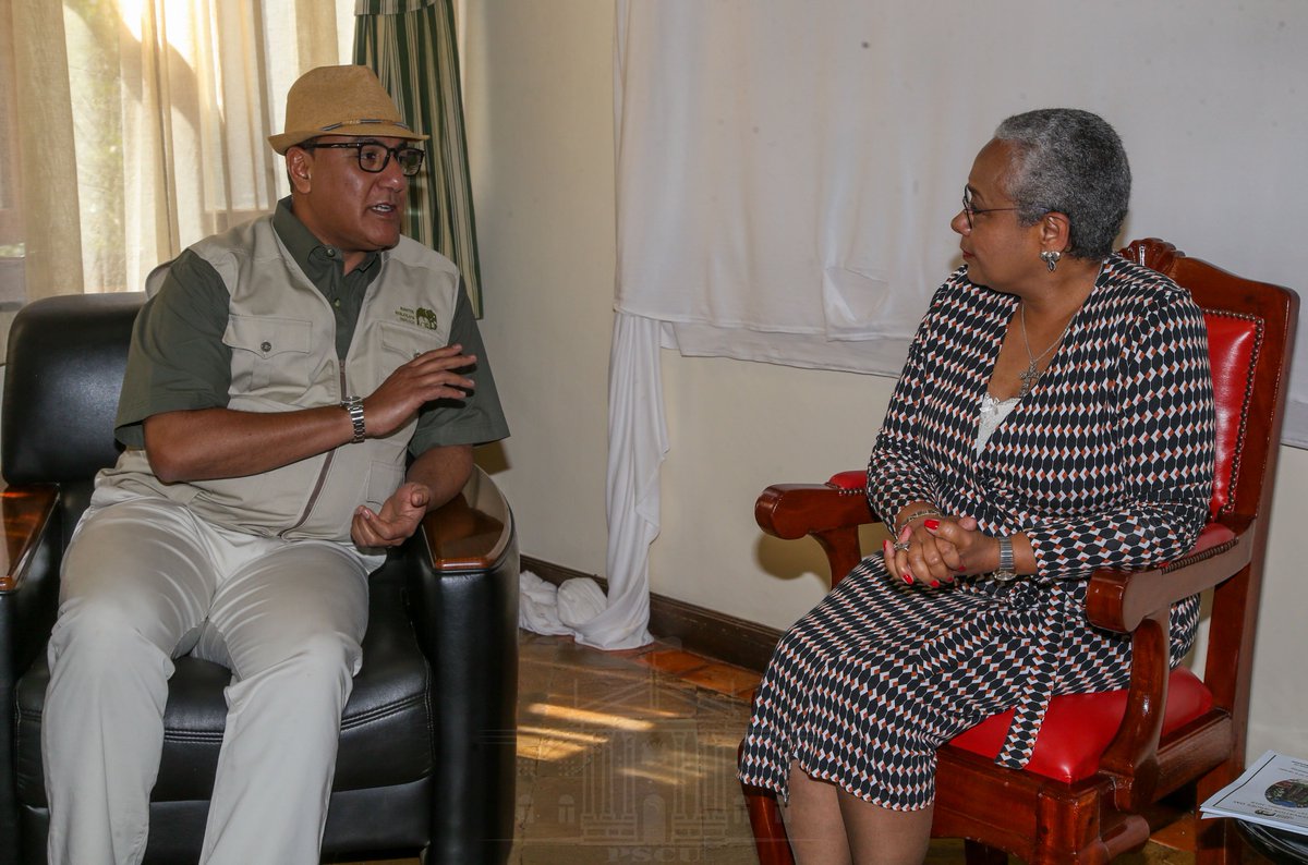 First Lady Margaret Kenyatta arrives at Kenya Wildlife Service (KWS) headquarters in Nairobi, to preside over the 2018 KWS Conservation Heroes Day. @kwskenya commemorates #ConservationHeroesDay on December 16th every year, to pay tribute to the country's conservation heroes.