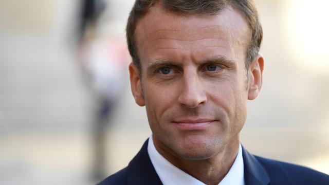 La cote de popularité d'Emmanuel Macron chute encore  bit.ly/2PDXWvn