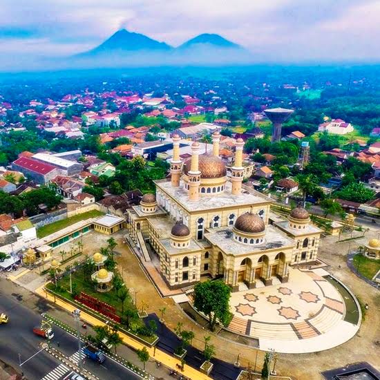 hendrisusiloID's tweet photo. @nulisbuku #theshineofjava #klaten https://t.co/lNmyRtXgXM
