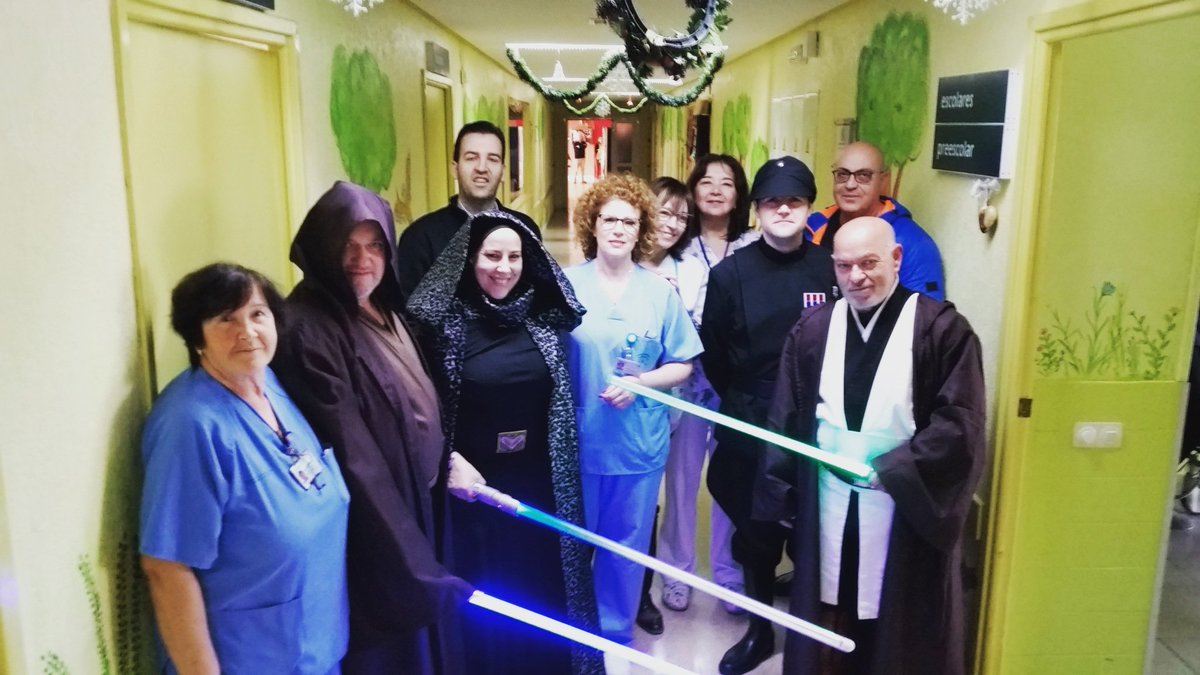 Ahora mismo estamos visitando la planta infantil del Hospital de Úbeda con el Pelotón Biker Scout. #pelotonbikerscout #cinefanfestivalubeda