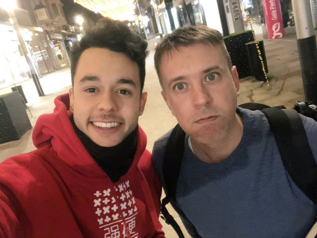 TheGrefg's tweet image. Me acabo de encontrar a este señor por la calle.

Dice que se llama @TiparracoSA y tiene una serie muy chula de “5 PREGUNTAS SIN CENSURA” o algo así...

RT si lo grabamos 🔥😳