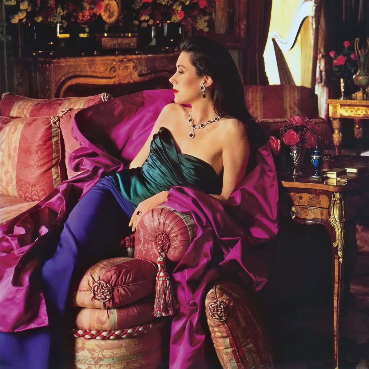 Rizzoli Publications (@Rizzoli_Books) on Twitter photo 2018-12-16 15:01:09 Dressed in holiday style. From Carolyne Roehm: Design & Style: A Constant Thread: bit.ly/2MsMgda @carolyneroehm Dressed in holiday style. From Carolyne Roehm: Design & Style: A Constant Thread: bit.ly/2MsMgda @carolyneroehm