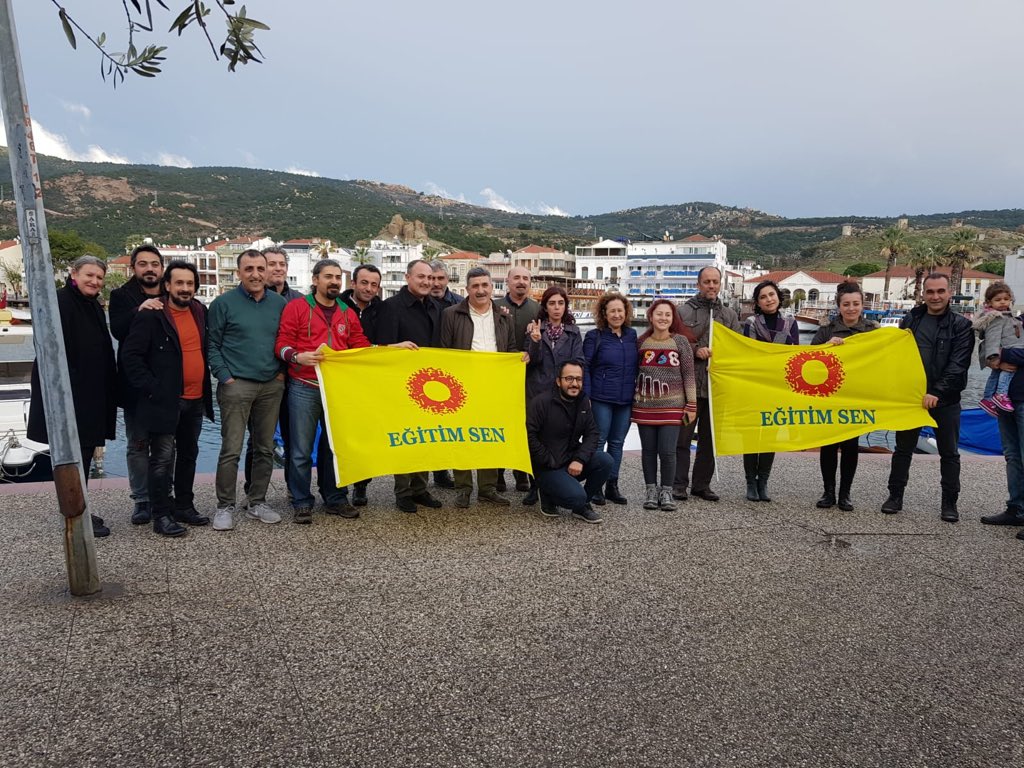 EĞİTİM SEN İLÇE TEMSİLCİLER TOPLANTIMIZI FOÇA’DA YAPTIK.
ENCÜMEN’ İ MUALİMDEN, TÖS’ TEN BERİ MÜCADELEYİ YÜRÜTEN YÜREKLERE SELAM OLSUN.
SELAM OLSUN MÜCADELENİN HER BOYUTUNDA DİRENENLERE... SELAM OLSUN UMUTLA GELECEĞE YÜRÜYENLERE...