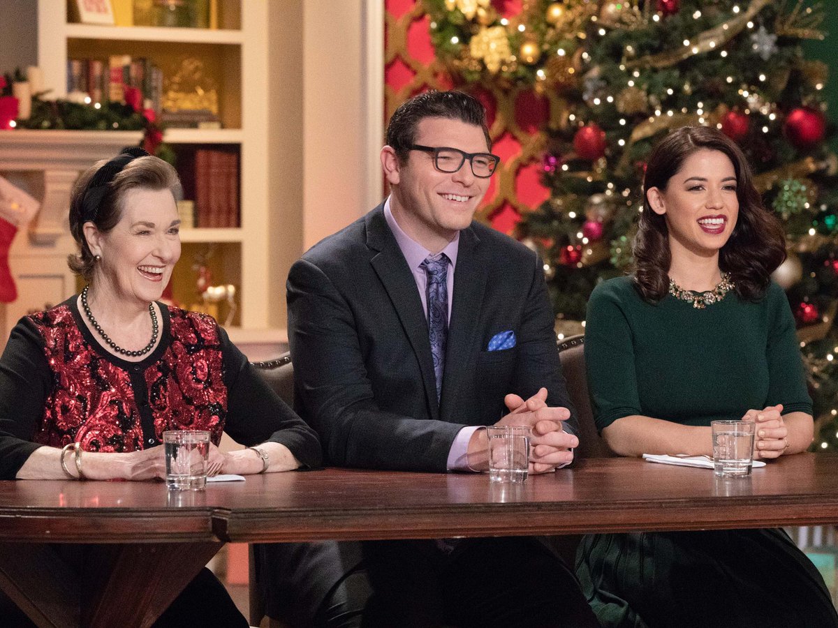 FoodNetwork's tweet photo. Hiiiii, judges! 👋👋 It's up to @KerryVincentArt, Adam Young + @mollyyeh to decide the winner of the $25,000 prize on tonight's FINALE of Holiday #GingerbreadShowdown! Don't miss it @ 9|8c! https://t.co/X9eU42mvzo