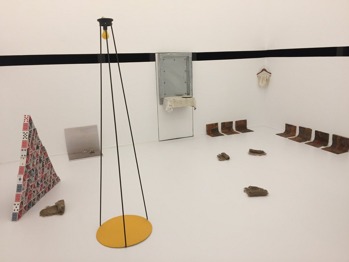 Aprender a hacer conexiones: la maravillosa entrevista a Luis Camnitzer en el contexto de su expo en <a href="/museoreinasofia/">Museo Reina Sofía</a> radio.museoreinasofia.es/aprendiendo-ha…