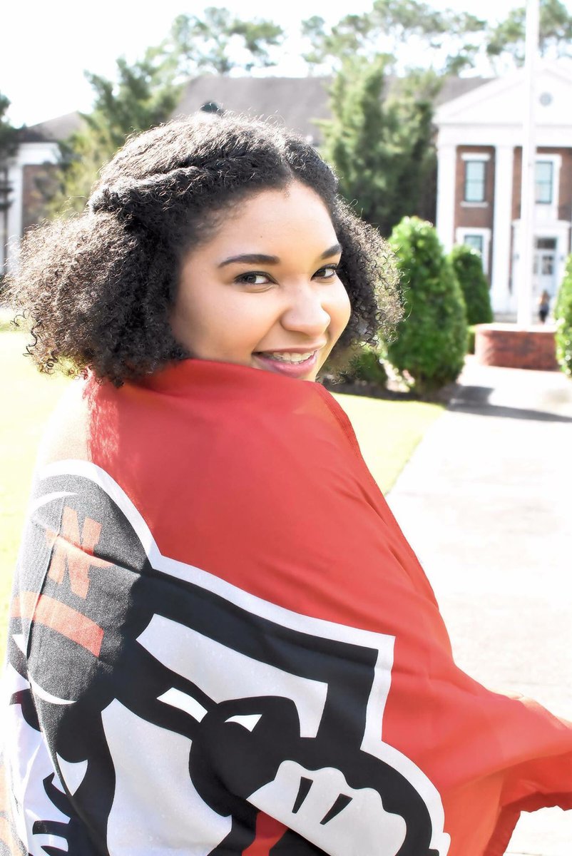 JessalynAleece's tweet photo. One year ago today I strutted across that stage in Thibodaux to receive my master’s degree. I love love love @NichollsState so much that I am not even close to being done with school. #ForeverAColonel but for my PhD it’s time to put on a different color. 😊❤️ #ColonelPride https://t.co/gYOfDgJhaW