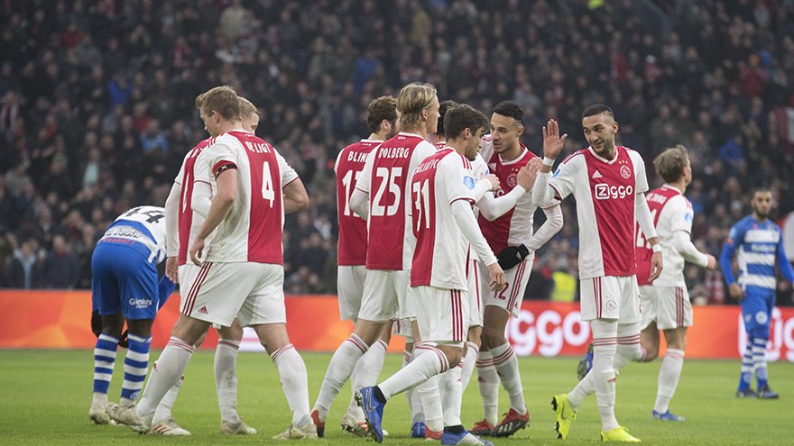 Los jugadores del Ajax, celebrando uno de sus tantos.