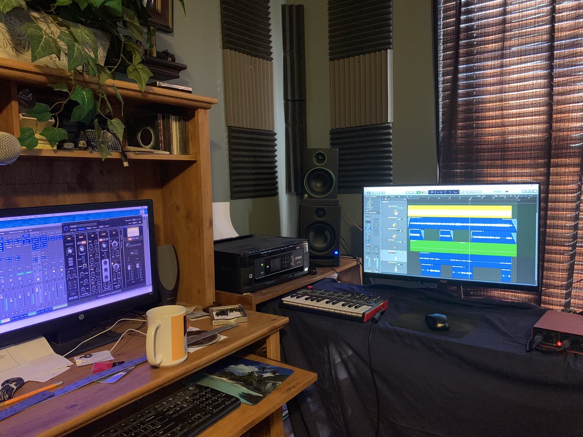 tonyandrewsmusi's tweet photo. Saturday morning sessions #dash9studio #newmusic #originalmusic #martinguitars https://t.co/OKygjIaKPj