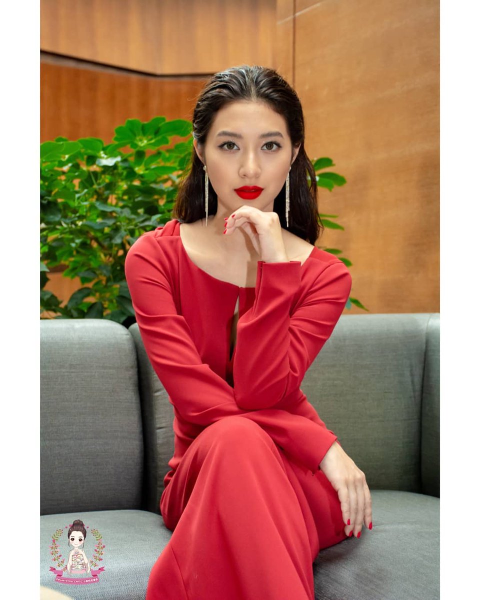 MewNitthaLove's tweet photo. I′m so hot 난 너무 예뻐요 🤘🌶❤️
#mewnittha #HIFF #hainaninternationalfilmfestival2018 https://t.co/sJFdR5fpqn
