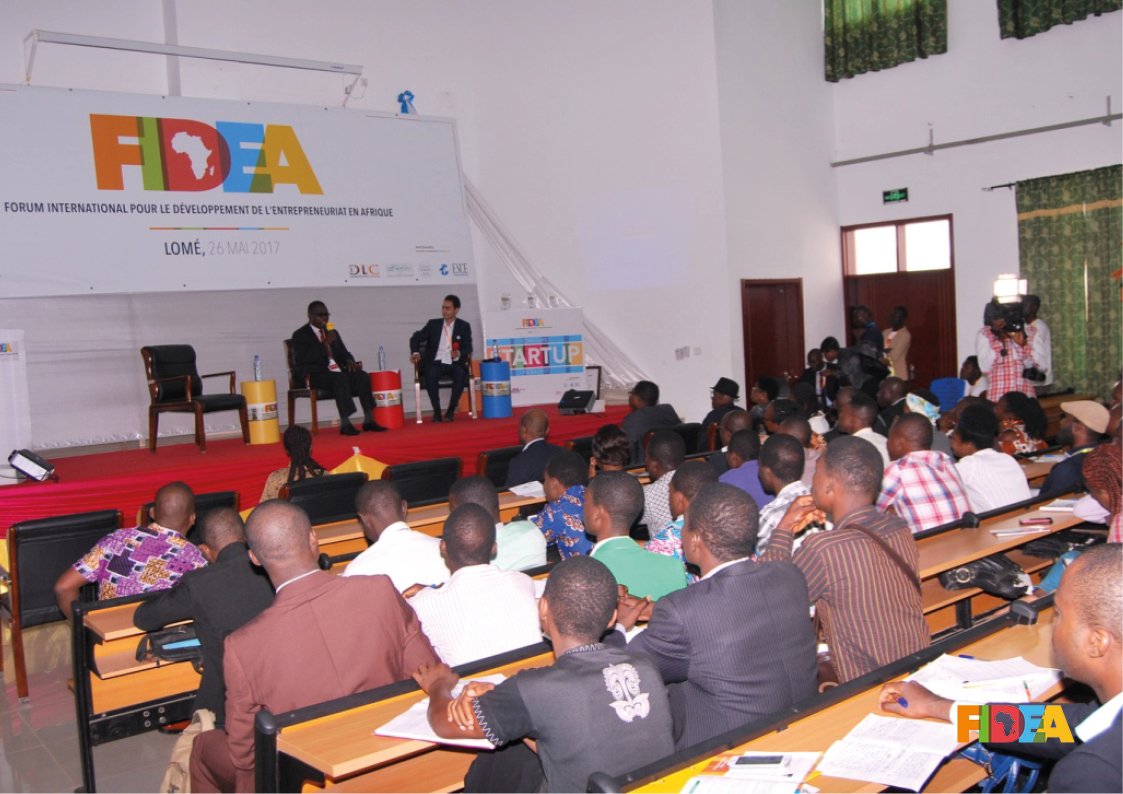 FIDEA8's tweet photo. *** RETOUR SUR LE FIDEA17 ***

Retour sur la deuxième table ronde "LES MARCHÉS PORTEURS AU TOGO" !

#Afrique #Entrepreneuriat #Afropreneur #FIDEA https://t.co/8hzIY7123U
