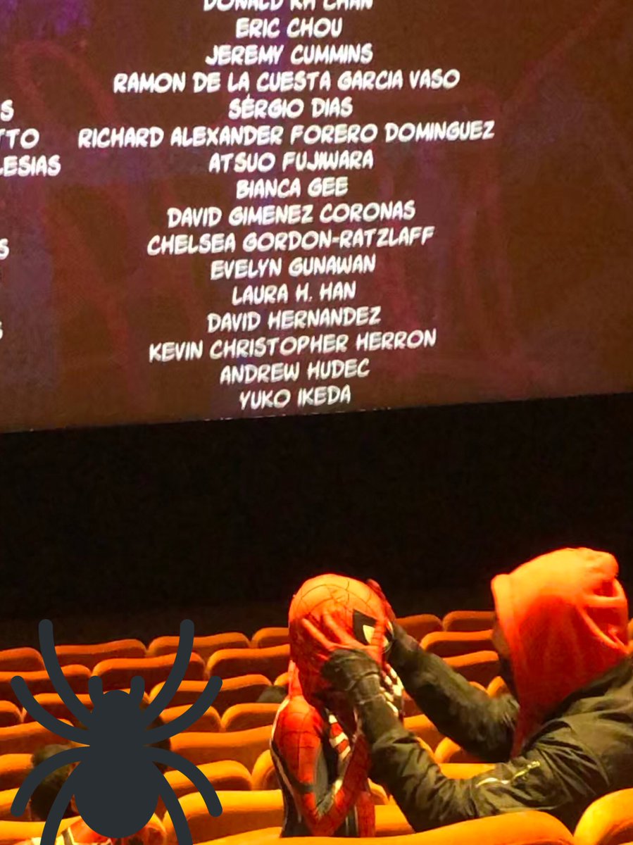 ariefr's tweet photo. Tadi nonton Spiderman: Into the Spider-Verse. Waktu nunggu post credit scene ngeliat satu keluarga pake kostum Spiderman. Bokapnya juga pake AJ1 🔥🔥🔥 https://t.co/hdD8Rgfghk