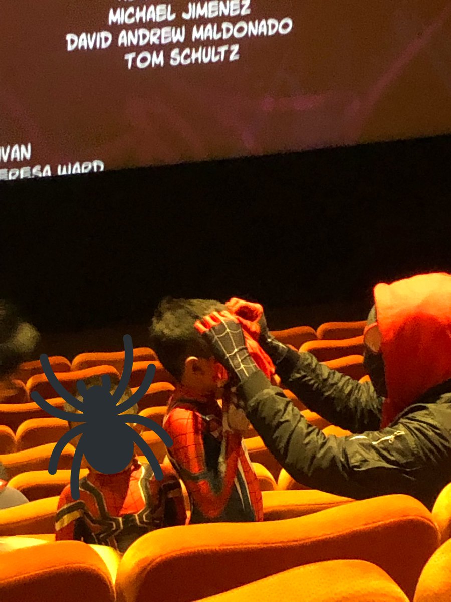 ariefr's tweet photo. Tadi nonton Spiderman: Into the Spider-Verse. Waktu nunggu post credit scene ngeliat satu keluarga pake kostum Spiderman. Bokapnya juga pake AJ1 🔥🔥🔥 https://t.co/hdD8Rgfghk