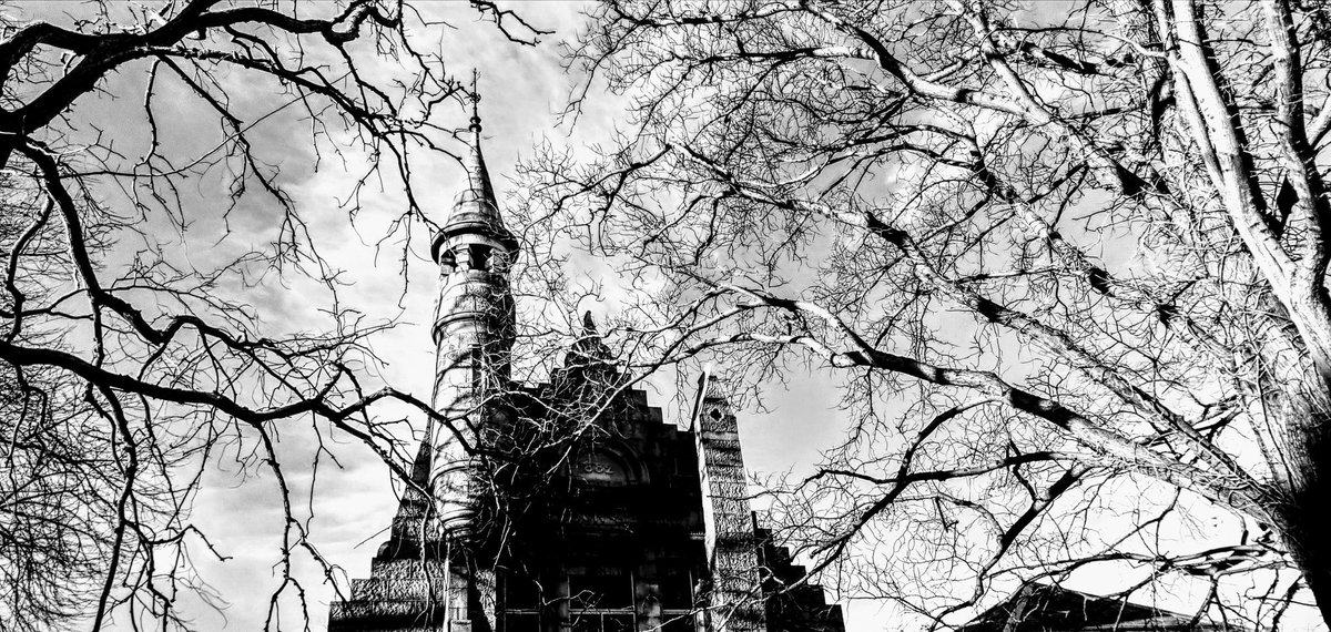KeithKSmith2's tweet photo. #photography #Aberdeen #Woodside #WoodsidePrimarySchool #WoodsideLibrary #WoodsideParishChurch
Of course, there's a brooding Gothic atmosphere with a lot of Victorian architecture.
@orphanedapparel @sarai_81
These buildings have stories to tell. https://t.co/0FzV5FT8yt