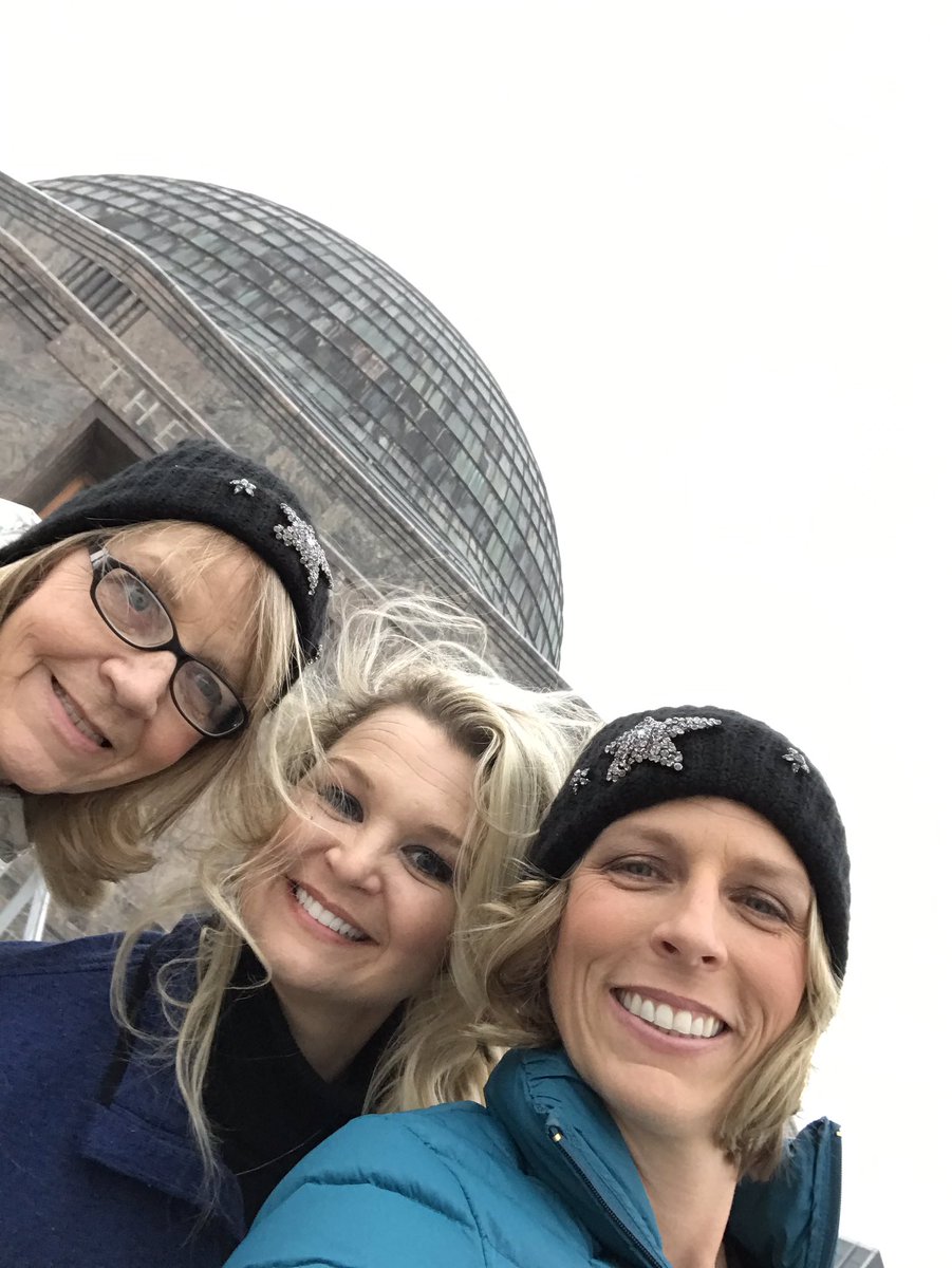 spacechelle's tweet photo. It was Day 2 of #FestiveHolidayFun that didn’t go quite as planed. Started off well though!

Lunch at @GiordanosPizza ✔️

Visit to @NavyPier for #WWF2018 ✔️

Visit to @AdlerPlanet for #Moon fun! ✔️

Then things started to go pear shaped... (cont.) https://t.co/NTyEpB0Qyz
