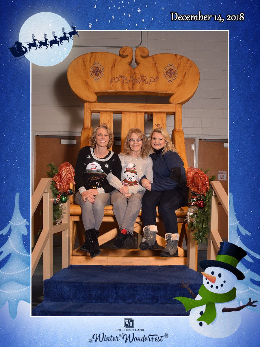 spacechelle's tweet photo. It was Day 2 of #FestiveHolidayFun that didn’t go quite as planed. Started off well though!

Lunch at @GiordanosPizza ✔️

Visit to @NavyPier for #WWF2018 ✔️

Visit to @AdlerPlanet for #Moon fun! ✔️

Then things started to go pear shaped... (cont.) https://t.co/NTyEpB0Qyz