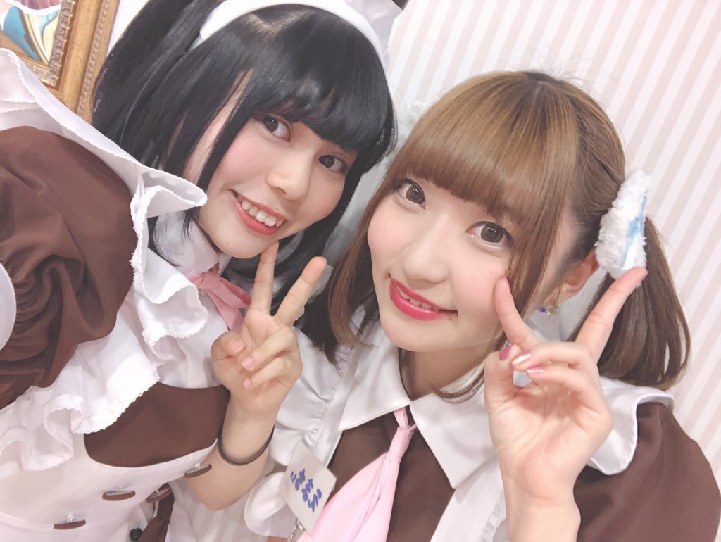 maid_emachii's tweet photo. しおんちゃんに撮ってもらった #はぐちぃ (雨服似合うかわいい…)と、強くなったぽふぃさん！(強くなってもかわいい…)と、髪切ったしおんちゃん！(幸せそうかわいい…)しあわせね！！！！ https://t.co/sKHja34XUc