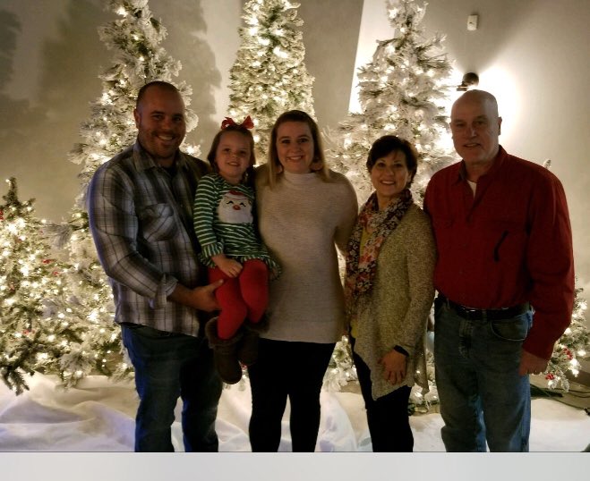 mkmule's tweet photo. #nbc2018 @thecreekKY Nothing like family love at Nothing But Christmas π https://t.co/bXVxHiiDmt