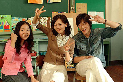 여튼 <아홉 살 인생> 방영한 김에 다음주에는 <여선생 VS 여제자> 틀어줘도 재밌겠다. 요새 '스카이 캐슬'로 또 한번 저력을 보여주는 염정아와 이세영...