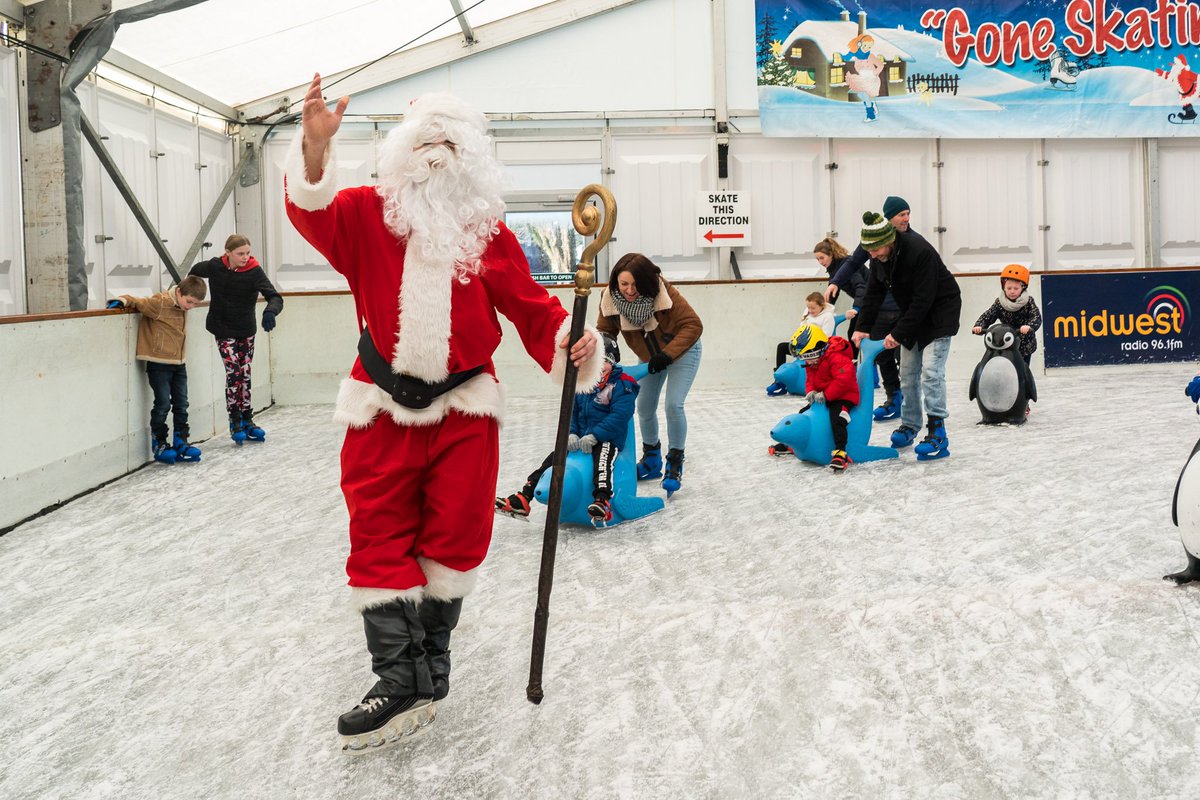 CastlebarOnIce's tweet photo. Fun morning on the ice for Skate With Santa! You can join too, every Saturday and Sunday morning for first 2 sessions (11am - 12pm, 12pm - 1pm) for €10 per person. 🎄⛸

Last two dates running up until Christmas are the 22nd &amp; 23rd December. 🎅 https://t.co/kCAVZ4z6Lp