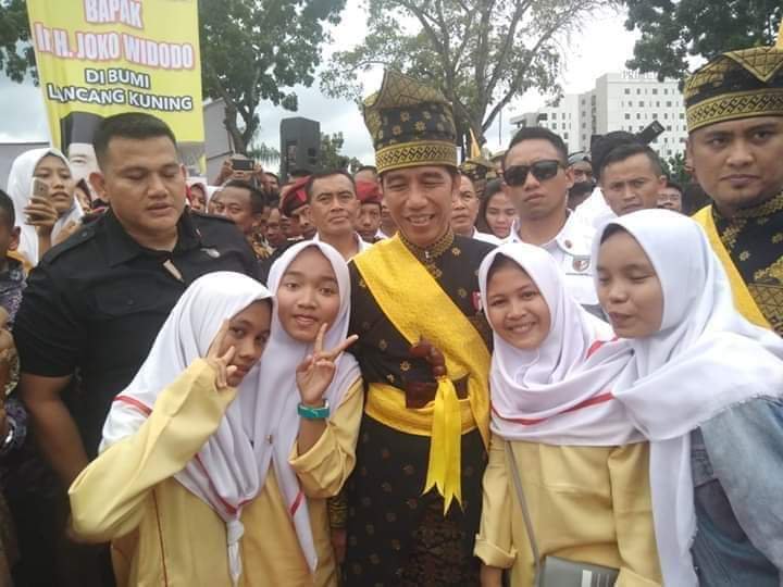 PandaTuaPohan's tweet photo. Katanya #RiauBesamoJokowi 
Tapi, Terus Gini yaa... 

Maksudnya Pilih Nomor 2...
Jangan Lupa ya Pak
@jokowi  pilih Nomor 2 https://t.co/CzTSU62YUn
