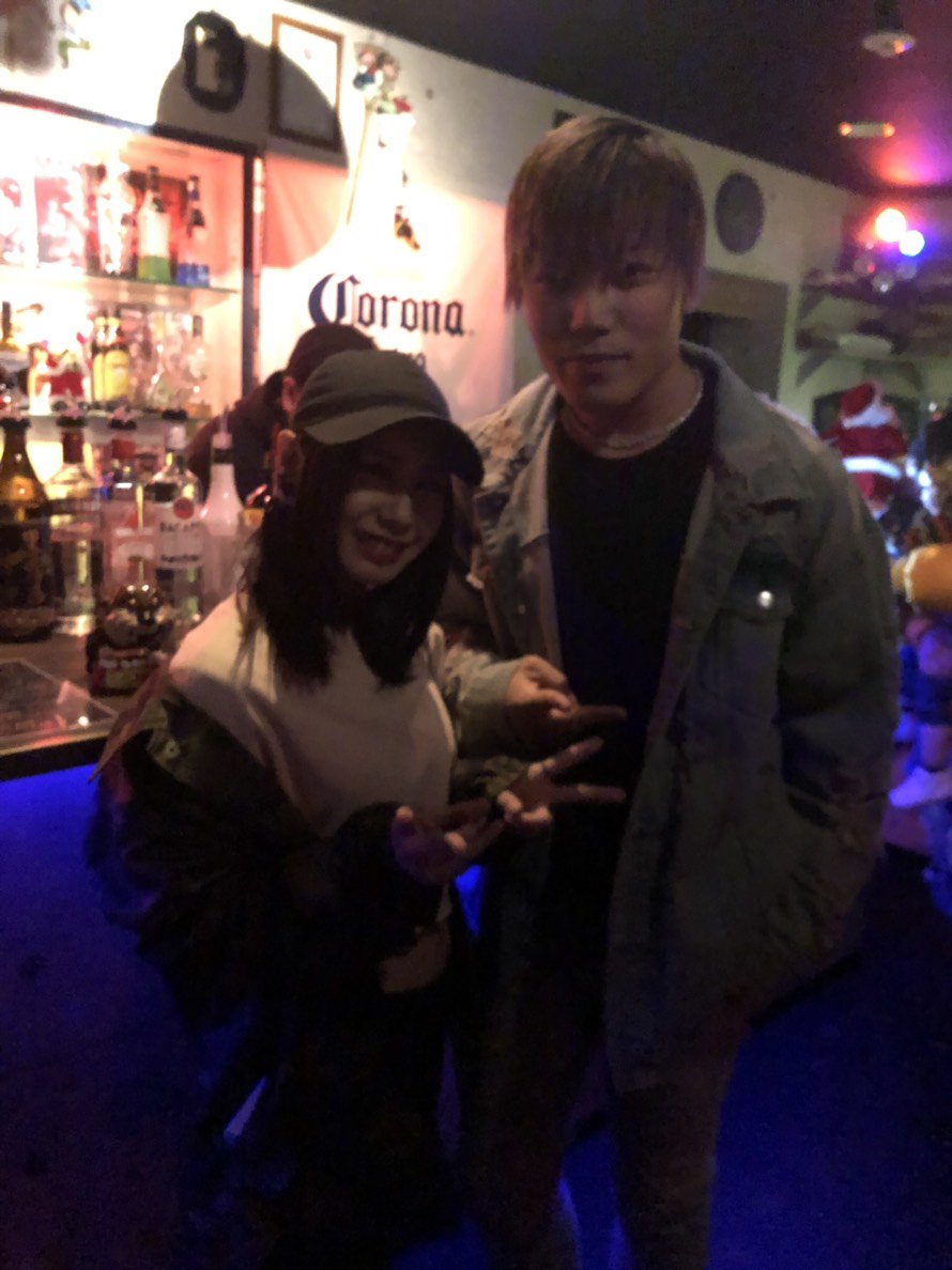 Kae_chiin's tweet photo. ~1216~
HEADS
十六夜くんに会えて写真撮れて幸せです😍めちゃめちゃかっこよかった🔥🔥神対応すぎるしもっと好きになった…
中学校の先輩のちゃーりーさんと2,3年前に絡んでたKIKIちゃんといっぱい喋れて楽しすぎた✨
心路さん最高でした🔥
ももちゃん、あいりちゃん、ゆきちゃんお疲れ様☺💜
#ヘッズ https://t.co/7PL5VoHYEu
