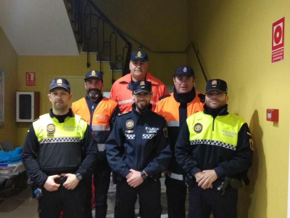 ¡Buenos días! Ayer tres compañeros realizaron el primer servicio de <a href="/pcpoblafarnals/">P.Civil La Pobla de Farnals</a>. Colaboraron junto a PL en la carrera San Silvestre 2018 de #LaPoblaDeFarnals 🎉👏🏻😃
