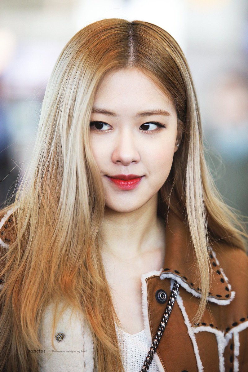 rosegaIIery's tweet photo. 181208 cr: sanctus ✧˖°•
#블랙핑크 #로제 https://t.co/ssMuB4Iewn
